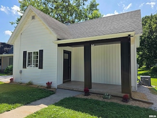 305 S Adams St, Athens, IL 62613