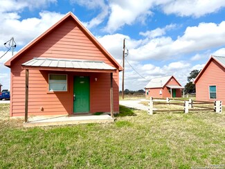 573 Texas 97 Unit 114, Floresville, TX 78114