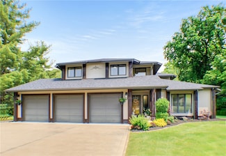 25 Tammy Dale Ln, Charleston, IL 61920