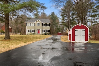 83 Elm St, Byfield, MA 01922