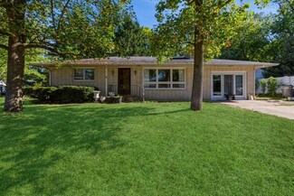 221 S Harrison St, New Buffalo, MI 49117