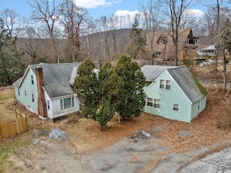 9 Grape Hollow Rd, Holmes, NY 12531