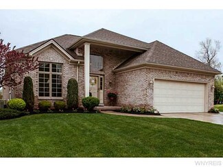 25 Forestlake Dr, Getzville, NY 14068
