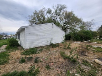 23 Saint Gregory Dr, East Saint Louis, IL 62206
