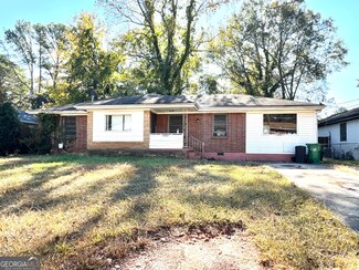 2885 Laguna Dr, Decatur, GA 30032