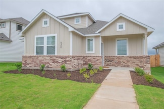 520 Clearlake Dr, Taylor, TX 76574