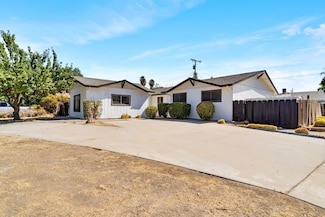 2738 S Fairway Ct, Visalia, CA 93277
