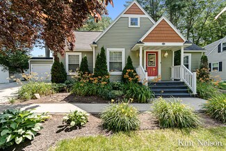 4126 Plymouth Dr, Norton Shores, MI 49441