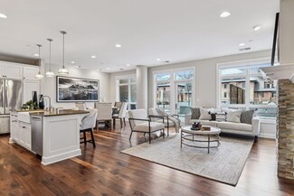 875 Lake St N Unit 217, Wayzata, MN 55391