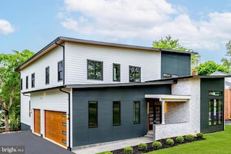 1052 Balls Hill Rd, McLean, VA 22101