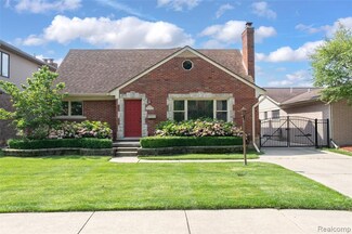 22450 Alexander St, Saint Clair Shores, MI 48081