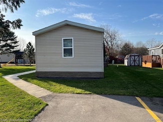 4101 Mapleview Ct E, Brown City, MI 48416