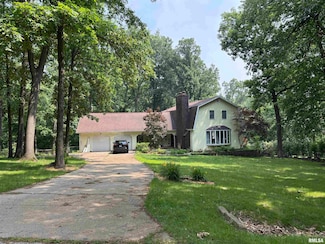 4 Oakcrest Dr, Pekin, AK 61550