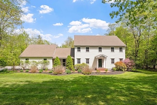 211 Hedgerose Ln, Contoocook, NH 03229