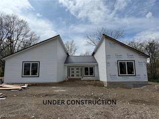 3940 Ellendale Rd, Chagrin Falls, OH 44022