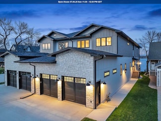 16400 Bayside Dr Unit B, Spirit Lake, IA 51360
