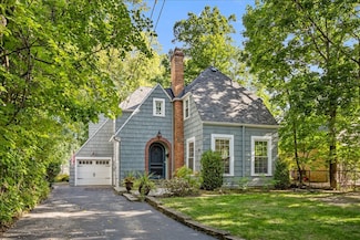 368 Woodland Rd, Highland Park, IL 60035