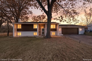 1268 Amarillo St, Wolverine Lake, MI 48390