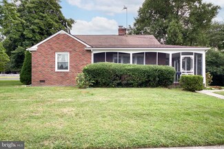 30 Delaware Dr, Penns Grove, NJ 08069