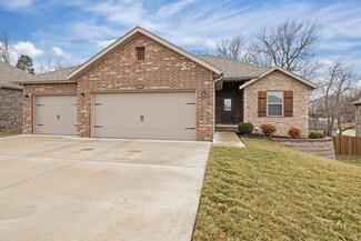 5643 S Cloverdale Ln, Battlefield, MO 65619