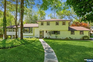 11 Maple Ave, Demarest, NJ 07627