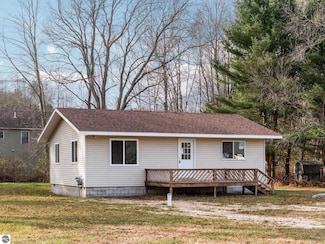 7808 Bacchanalia Ct, Cadillac, MI 49601