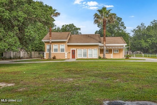19 Poplar Cir, Gulfport, MS 39507