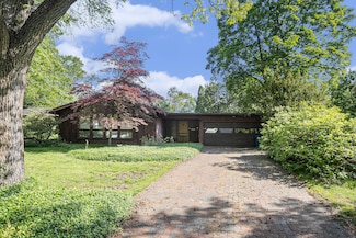 1914 Hillsdale Ave, Kalamazoo, MI 49006