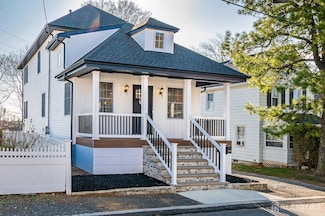 32 Smith St, Sayreville, NJ 08872