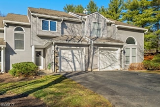 77 Meadow Pond Rd, Hamburg, NJ 07419