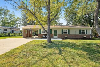 236 Warner Ct, Ballwin, MO 63021