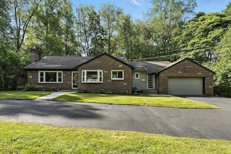 3056 S Oak Hill Rd, Silver Lake, OH 44224