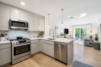 16 Boardman St Unit 102, Boston, MA 02128