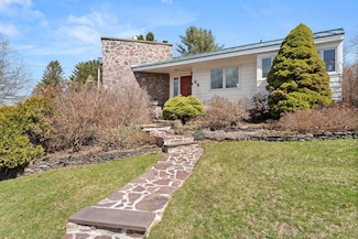 68 Ledge Rd, Burlington, VT 05401