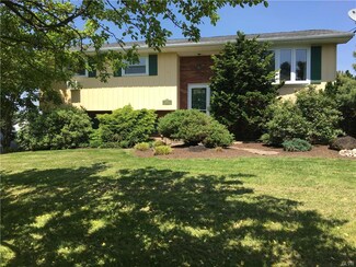 5037 Donna Dr, Coplay, PA 18037
