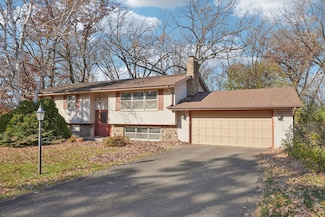 1051 Tiller Ln, Saint Paul, MN 55126