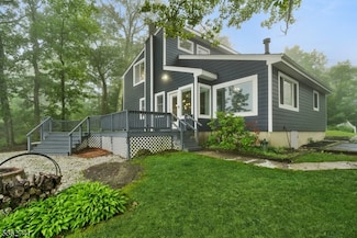 42 Witte Rd, Hewitt, NJ 07421