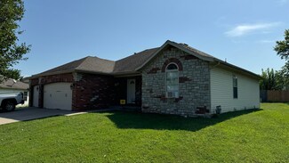 5704 S Vicksburg Battle Ct, Brookline, MO 65619