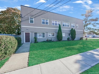 1315 Dekoven St Unit 3, Rockville Centre, NY 11570