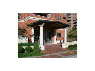 4900 Central St Unit 105, Kansas City, MO 64112