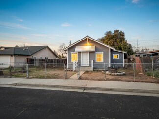 1735 5th St, Clovis, CA 93611