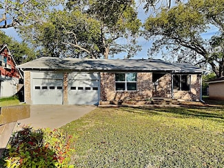 706 Lilly St, Cleburne, TX 76033