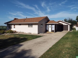 246 N 7th Ave, Sheldon, IA 51201
