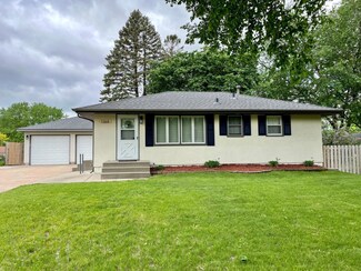 1368 Guthrie Ave N, Saint Paul, MN 55128