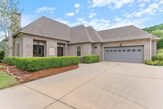 143 Courts Ln, Little Rock, AR 72223