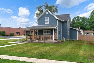 702 E Walnut St, Chalmers, IN 47929