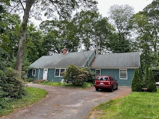 955 Deep Hole Dr, Mattituck, NY 11952