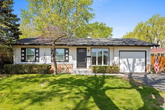 102 Ridgewood Rd, Elk Grove Village, IL 60007