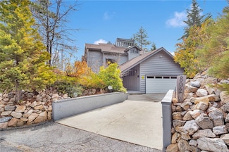 892 Nadelhorn Dr, Lake Arrowhead, CA 92352