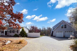 516 Old Fall River Rd, North Dartmouth, MA 02747